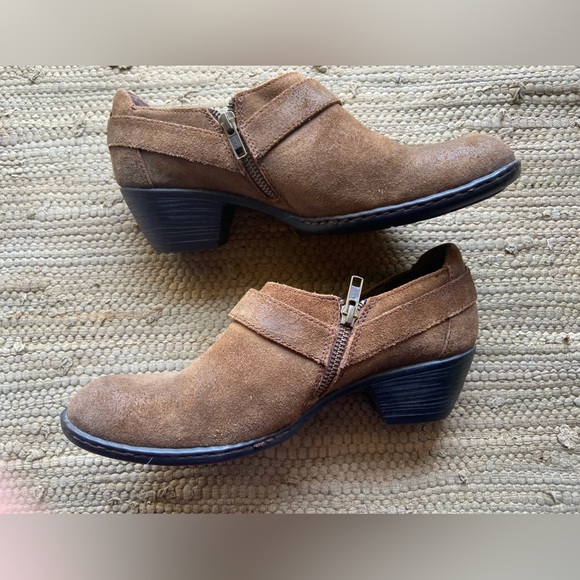 Born Zowy Tobacco Suede Ankle Booties Boots Shoes Heeled Women's size 9 - Picture 5 of 8